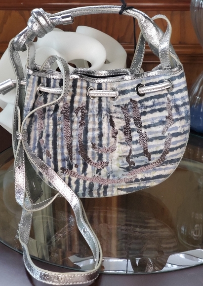 Behno
Ina Beaded Mini Bucket Bag  - Picture 4 of 12